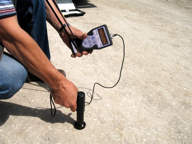 Изображение 3. Работа с дефектоскопом при неразрушающем контроле Работа дефектоскопов: фото, применение