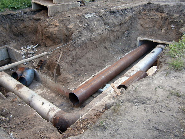 Фото разобранной теплосети под землей